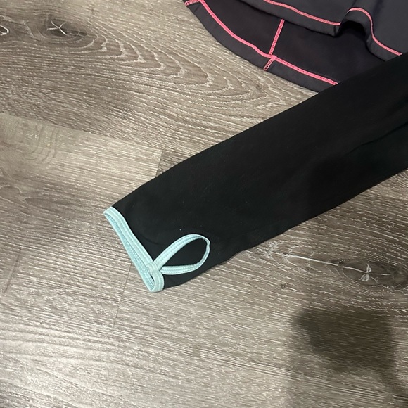 Two women size medium RBX althletic long sleeve tops - Picture 3 of 7